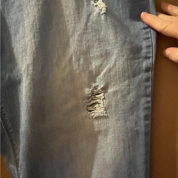 Gently worn kick bottom denim capri - Picture 3 of 5